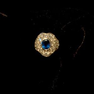 Natural sapphire and natural diamond ring set in platinum